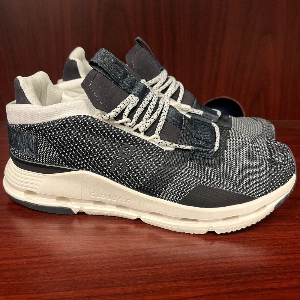 Women’s on cloud size 7 never worn